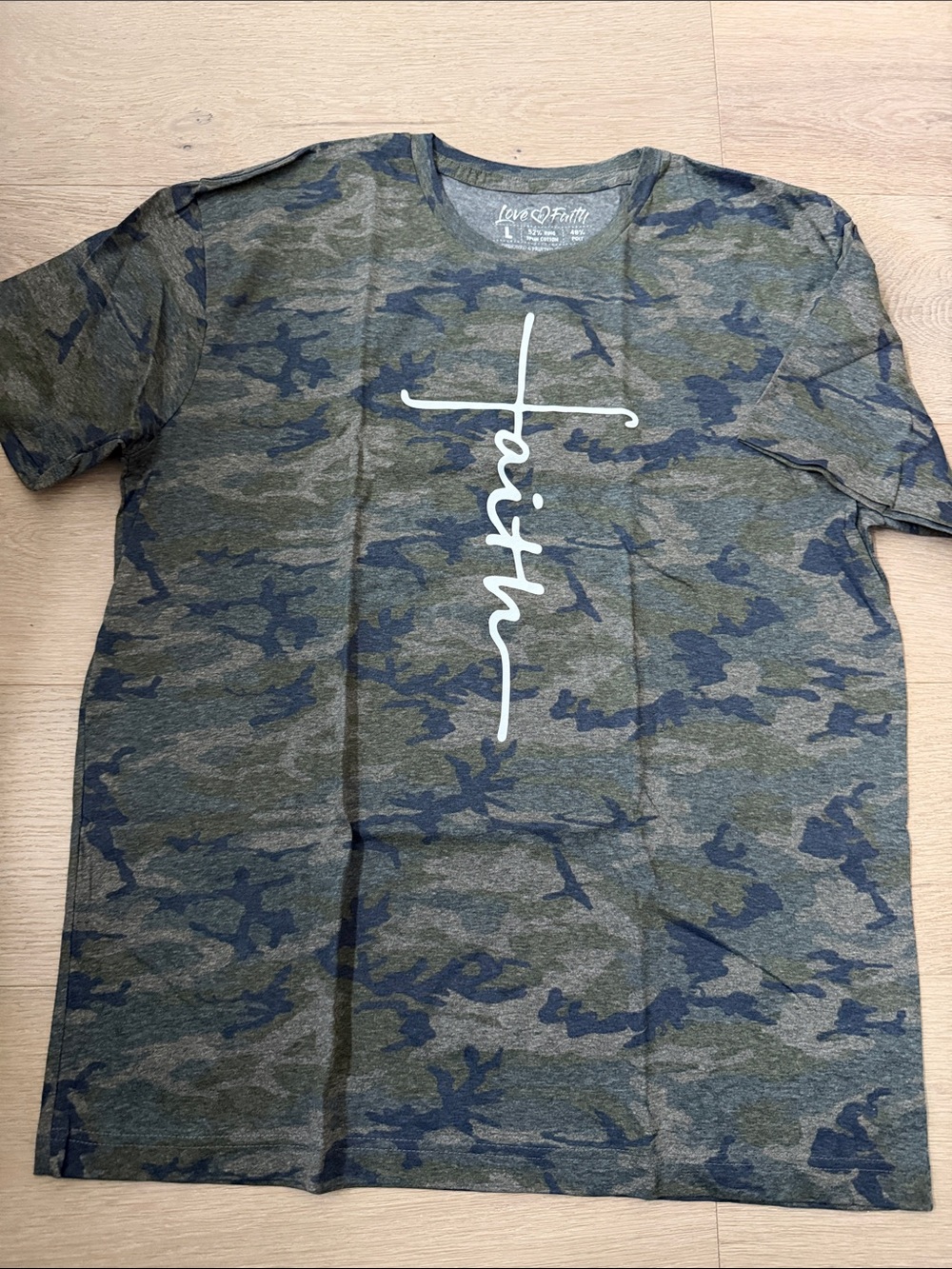 Love in Faith Camo Tee Shirt Size Large -Bx2